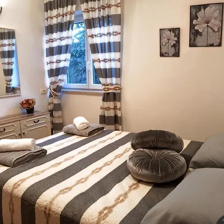 Apartman Dora Pula Exterior photo