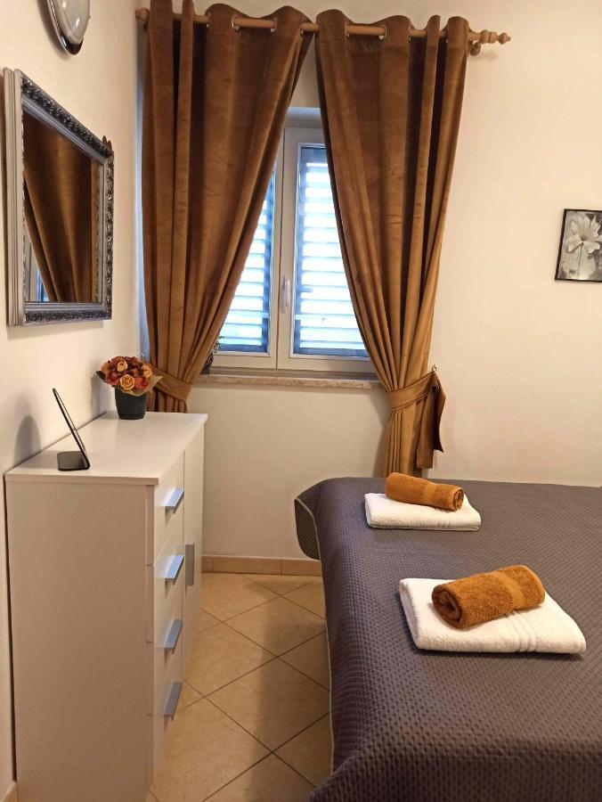 Apartment Dora *
